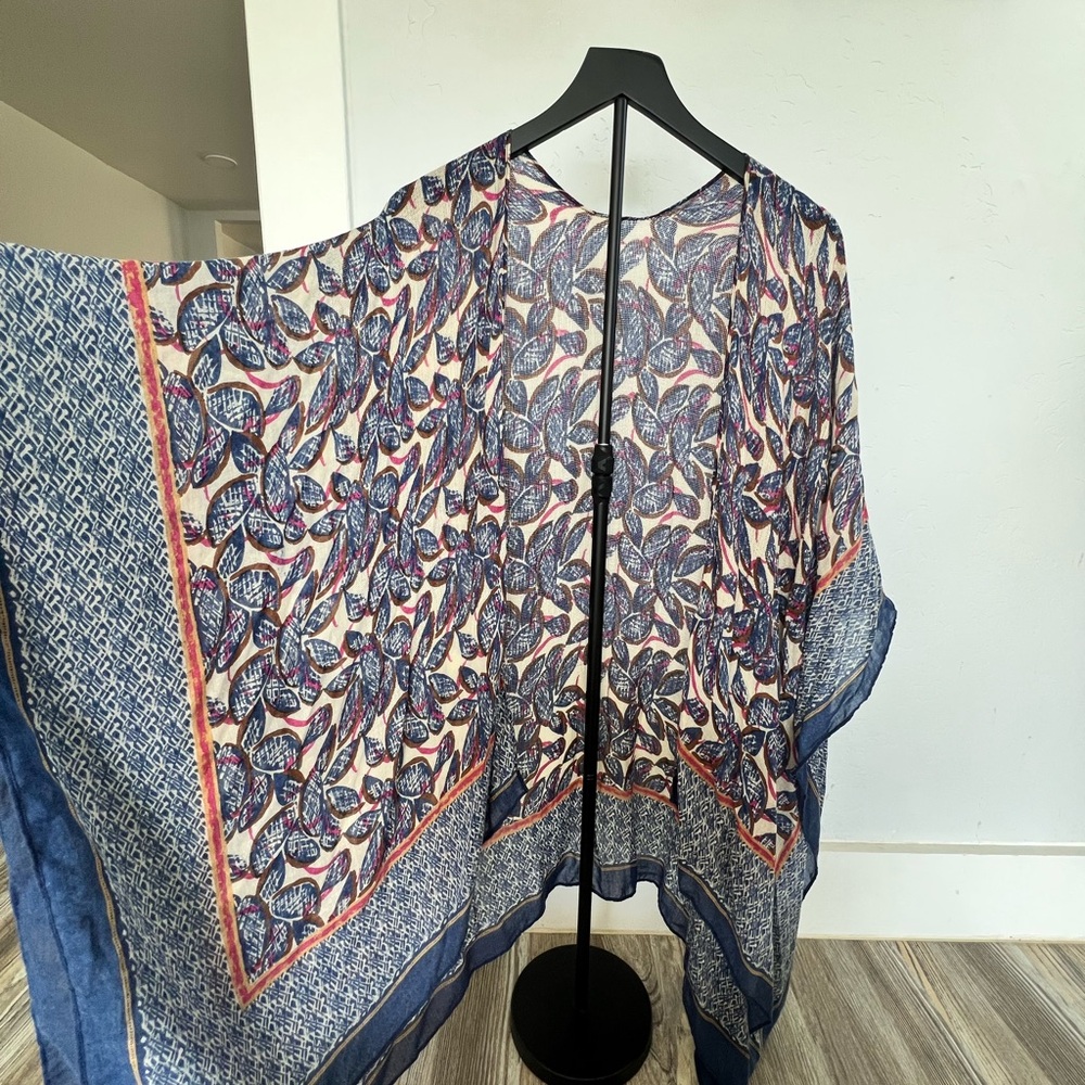 New York & Company Blue and Red Floral Kimono